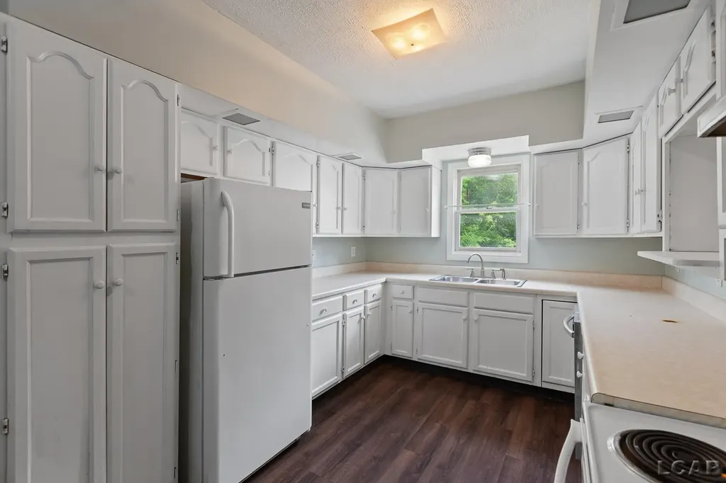 124 Bent Oak Avenue Adrian City MI 49221
