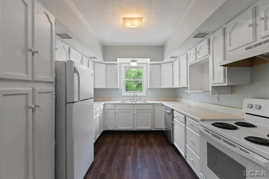 124 Bent Oak Avenue Adrian City MI 49221