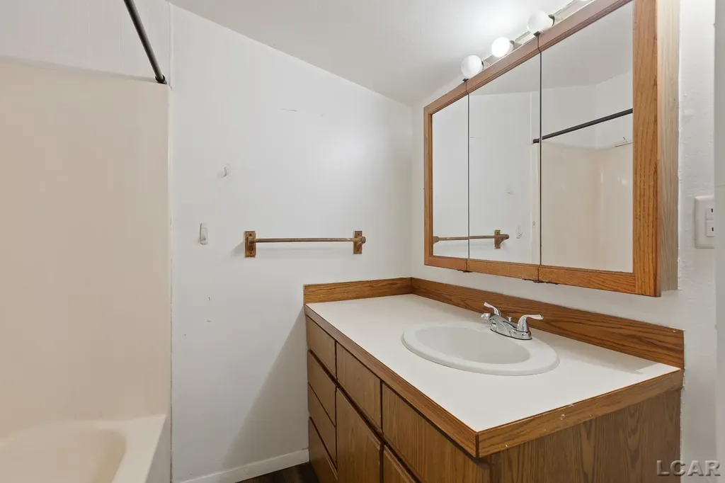 124 Bent Oak Avenue Adrian City MI 49221