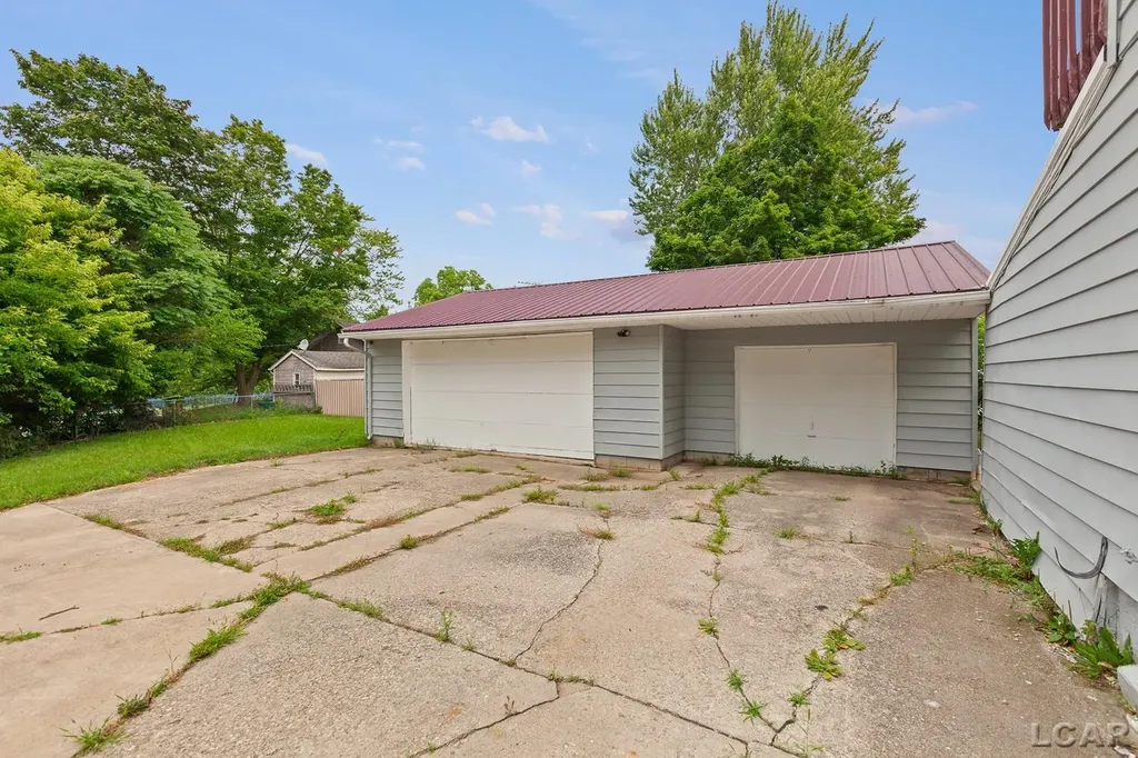 124 Bent Oak Avenue Adrian City MI 49221