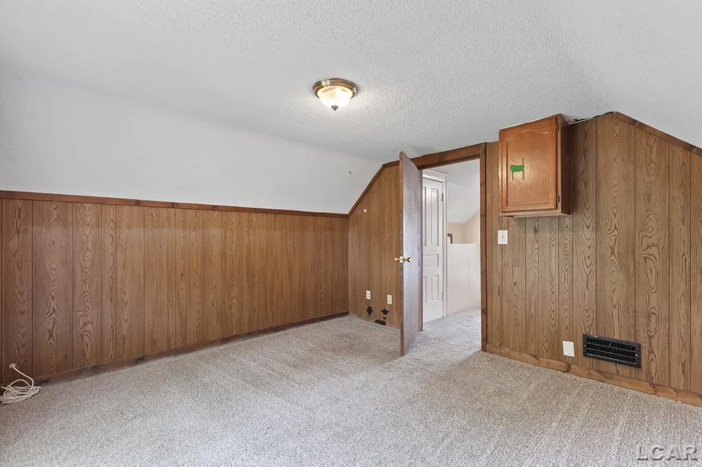 124 Bent Oak Avenue Adrian City MI 49221