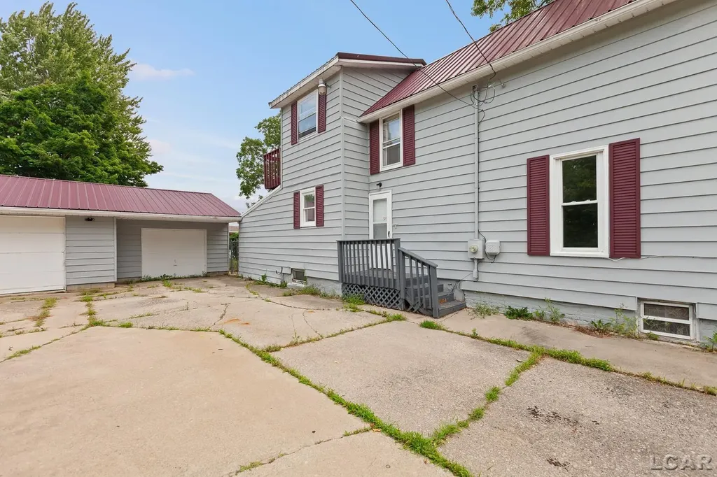 124 Bent Oak Avenue Adrian City MI 49221