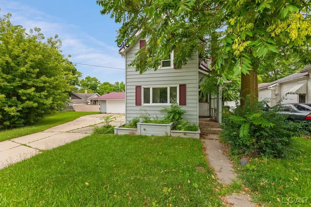 124 Bent Oak Avenue Adrian City MI 49221