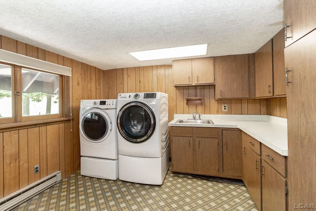 11726 Killarney Hwy Highway Cambridge Township MI 49230