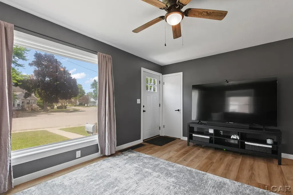 568 Northwestern Drive Adrian City MI 49221