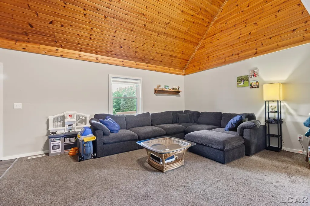 17721 Pleasant Lake Road Sharon Township MI 48158