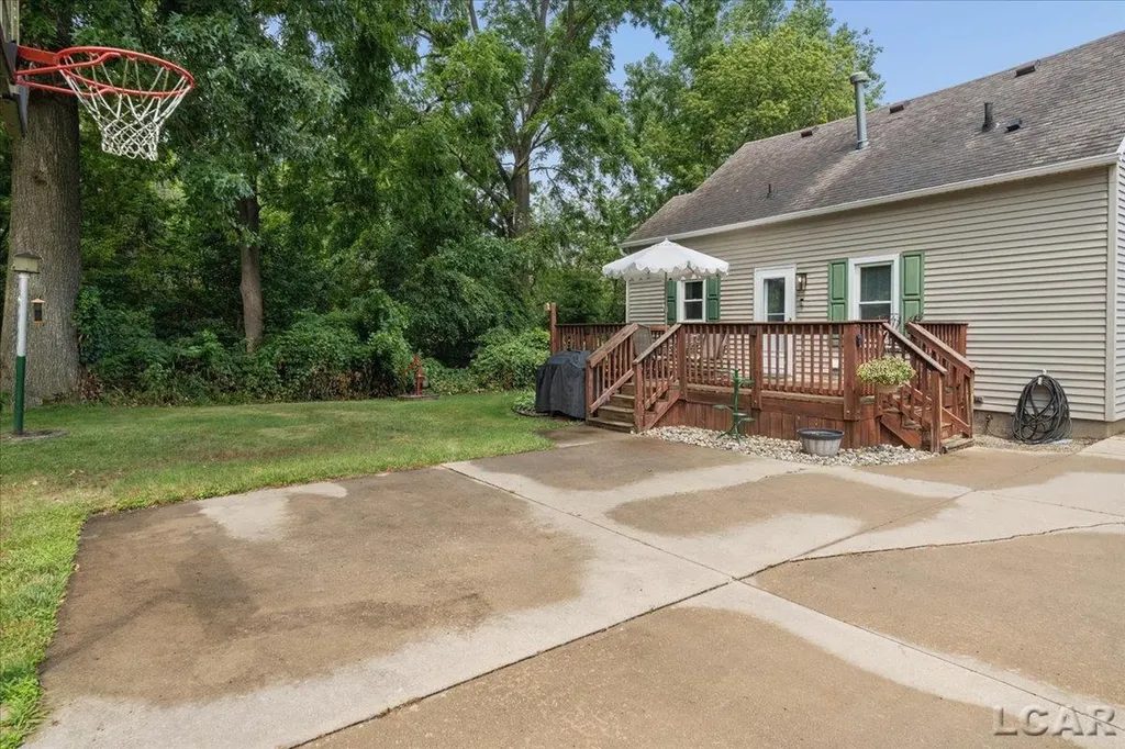 402 Oden Way Adrian City MI 49221