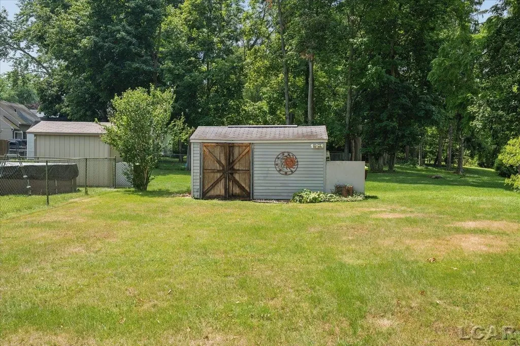 402 Oden Way Adrian City MI 49221