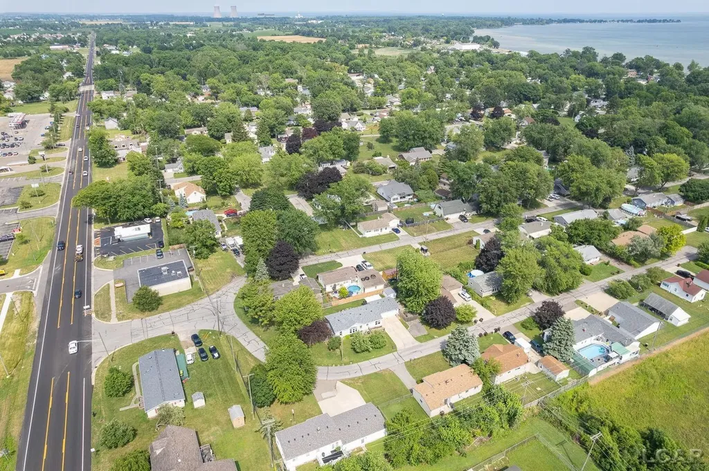 3207 Erie Shore Drive Frenchtown Township MI 48162