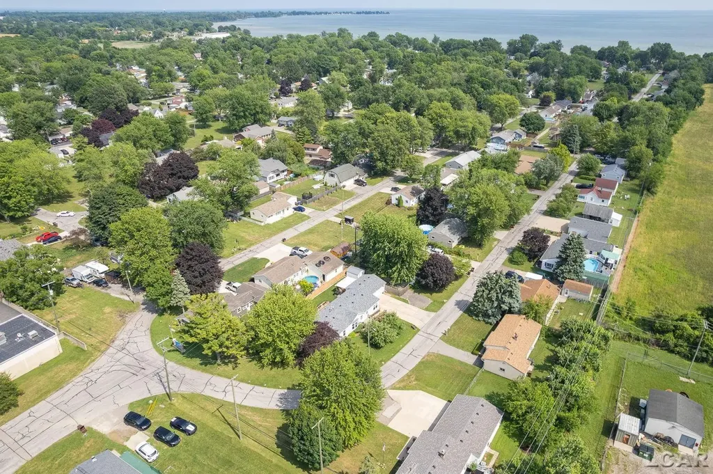 3207 Erie Shore Drive Frenchtown Township MI 48162