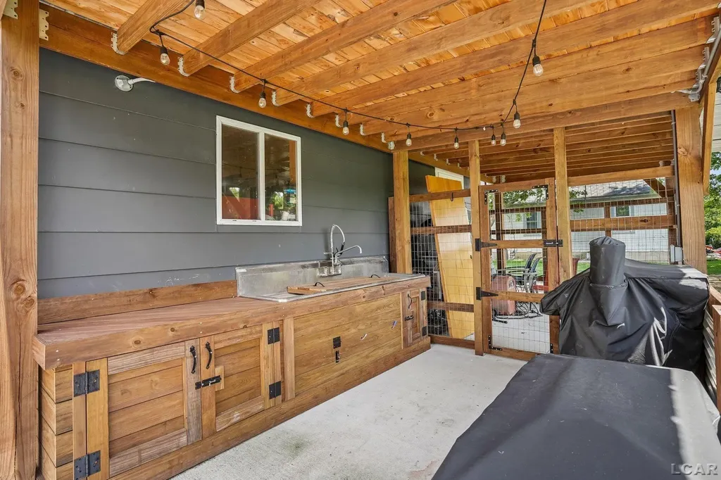 2758 Nadeau Road Frenchtown Township MI 48162
