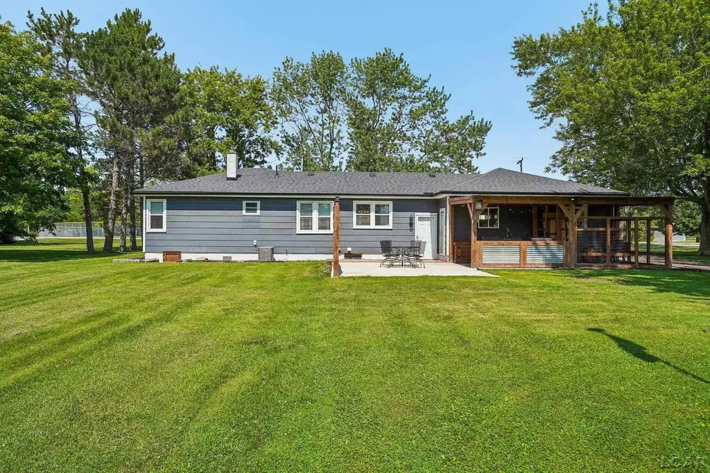 2758 Nadeau Road Frenchtown Township MI 48162
