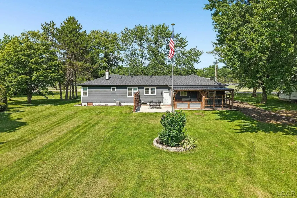 2758 Nadeau Road Frenchtown Township MI 48162