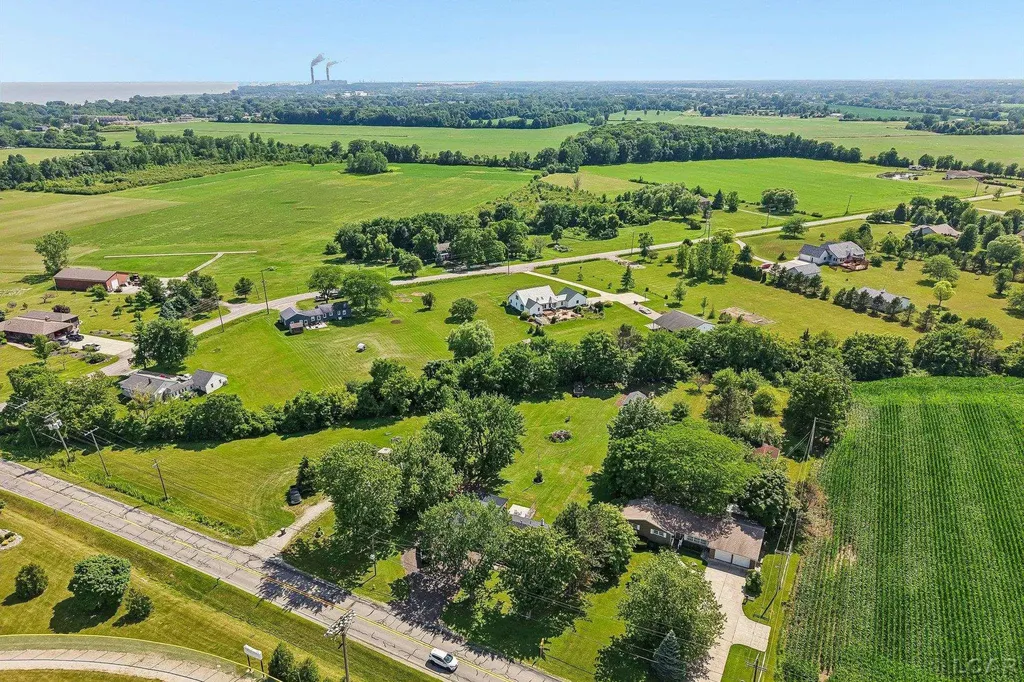 2758 Nadeau Road Frenchtown Township MI 48162