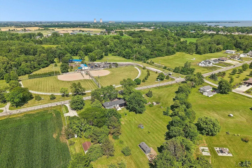 2758 Nadeau Road Frenchtown Township MI 48162