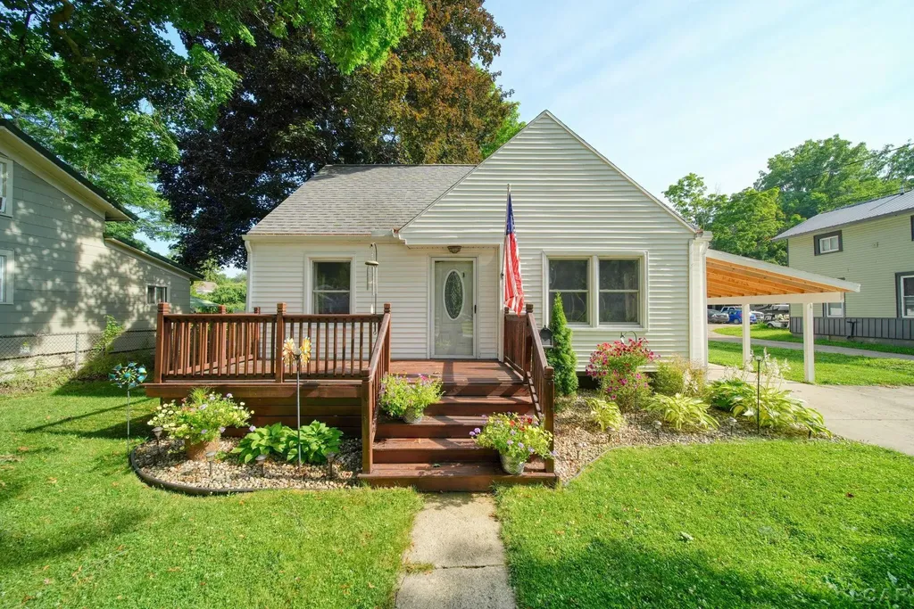 746 Saint Joseph Street Adrian City MI 49221
