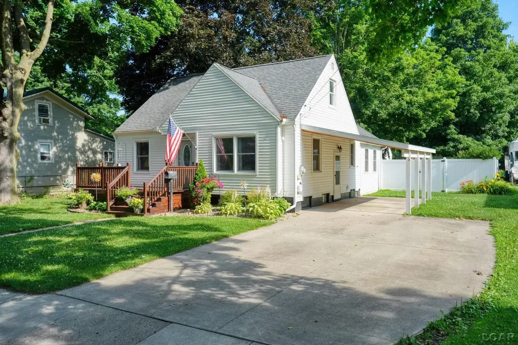 746 Saint Joseph Street Adrian City MI 49221