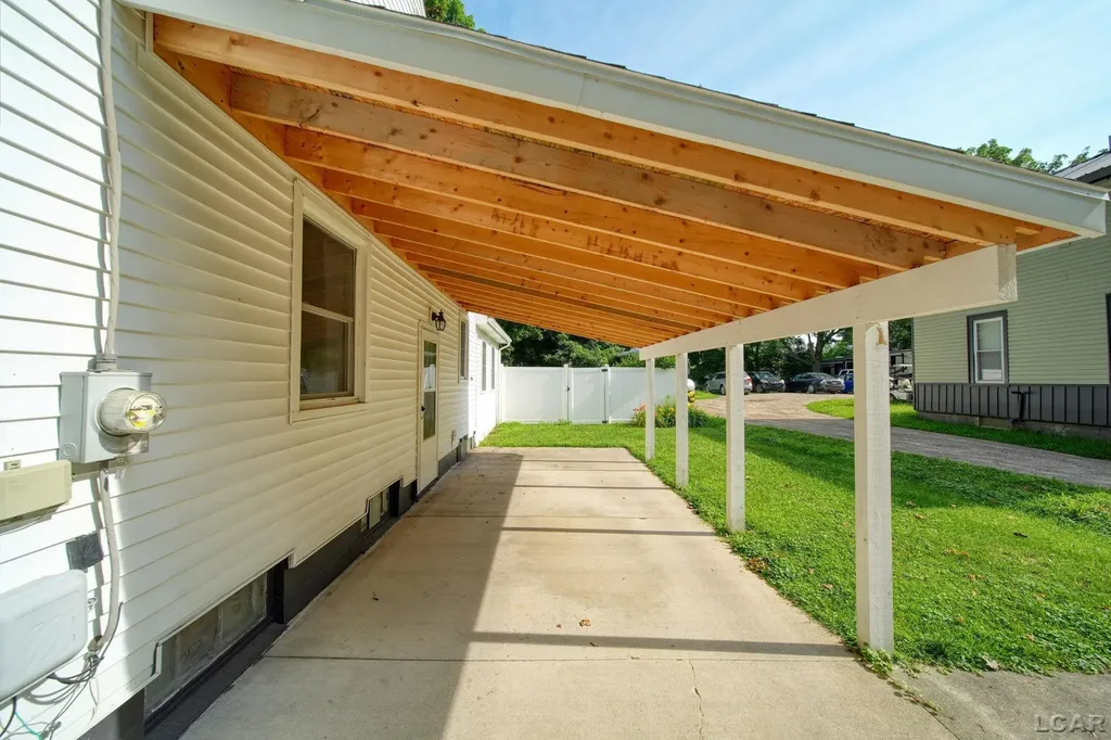 746 Saint Joseph Street Adrian City MI 49221