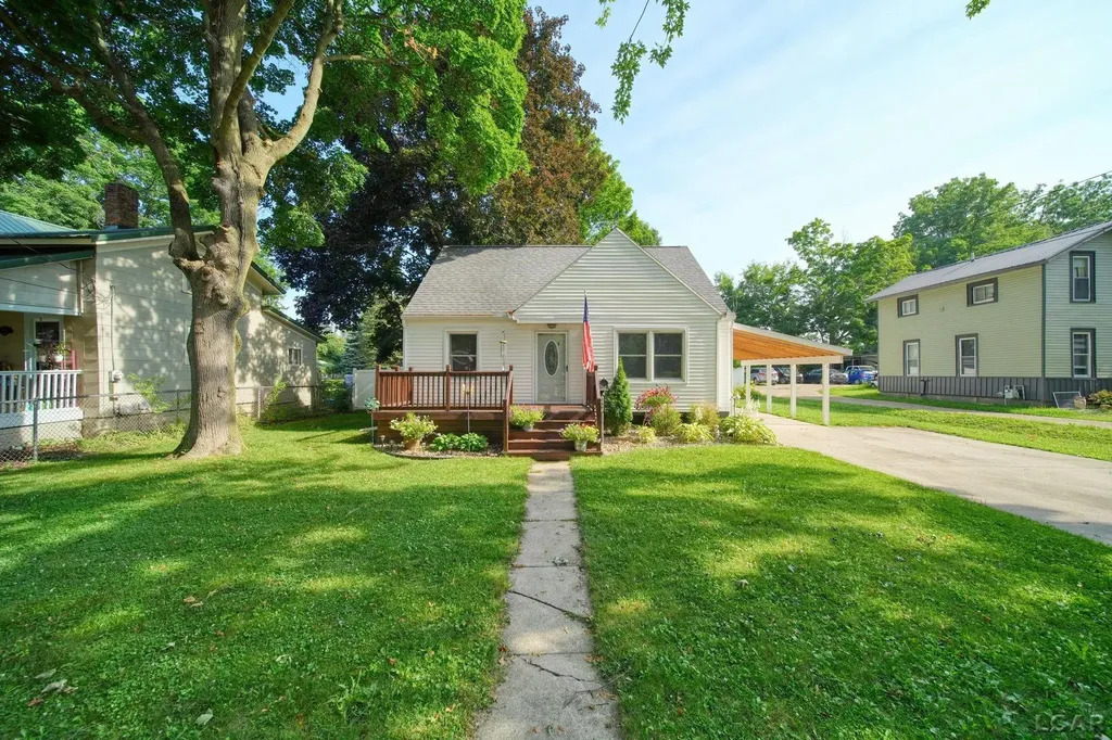 746 Saint Joseph Street Adrian City MI 49221