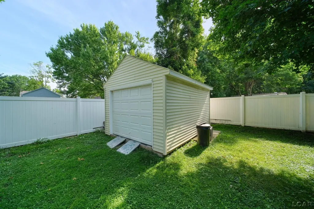 746 Saint Joseph Street Adrian City MI 49221