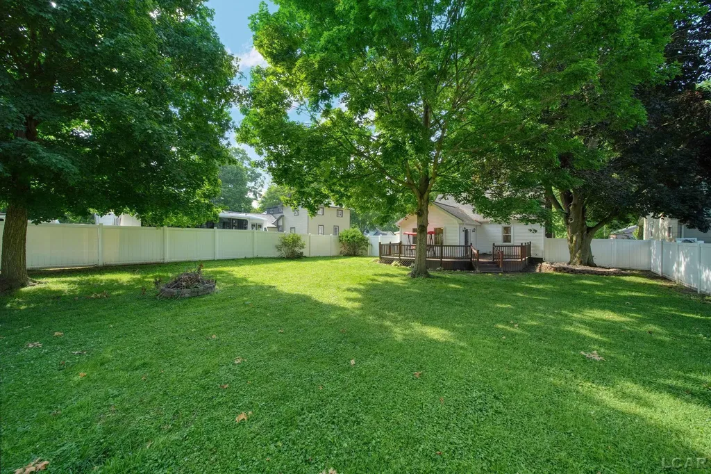 746 Saint Joseph Street Adrian City MI 49221