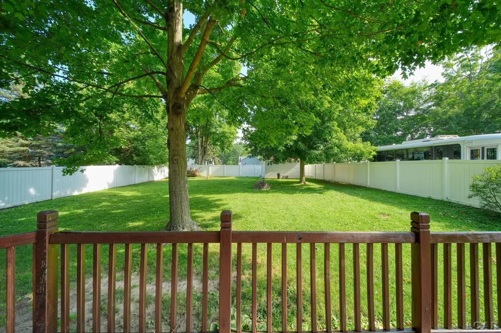 746 Saint Joseph Street Adrian City MI 49221