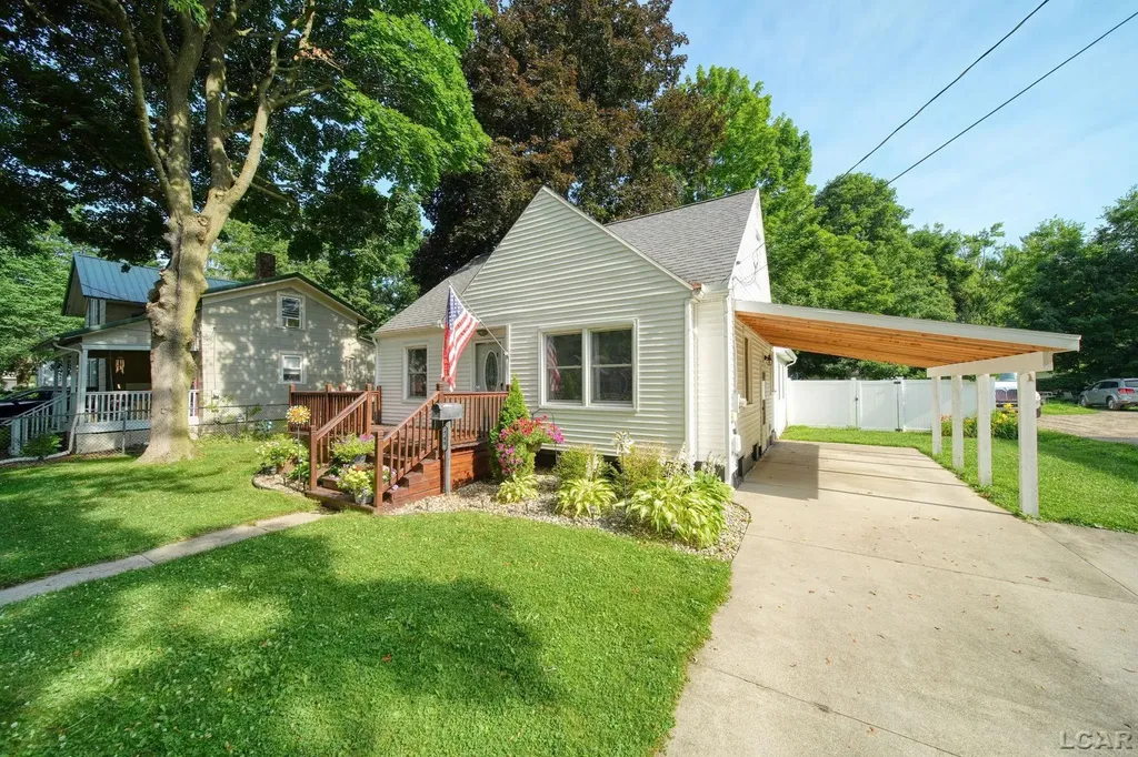 746 Saint Joseph Street Adrian City MI 49221