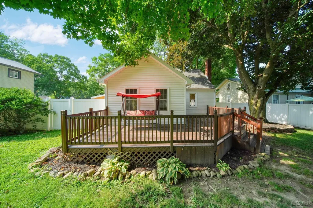 746 Saint Joseph Street Adrian City MI 49221