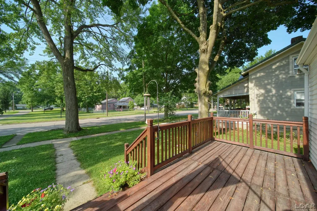 746 Saint Joseph Street Adrian City MI 49221