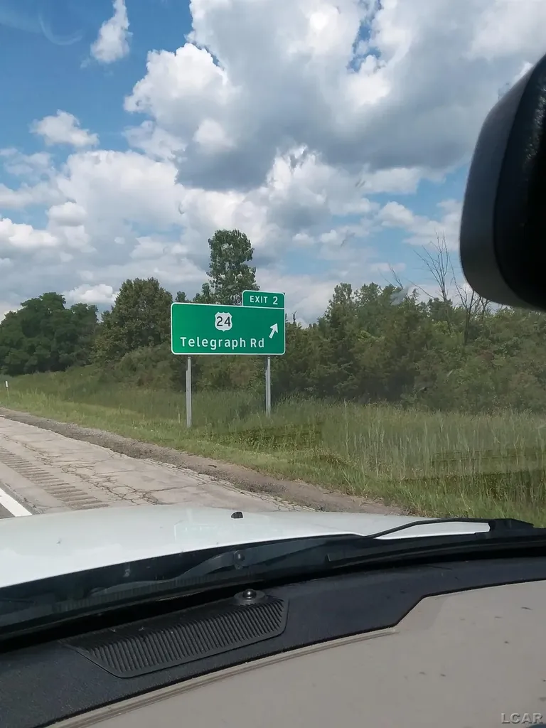 2268 E Sigler Road Carleton Village MI 48117