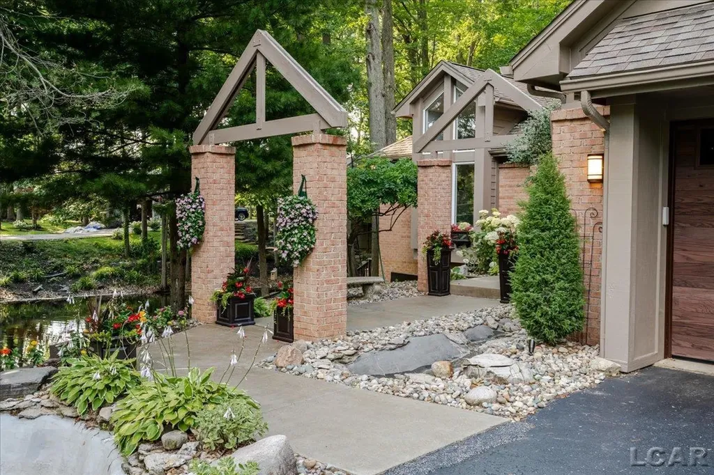 2288 W Smith Road Unknown City MI 48182