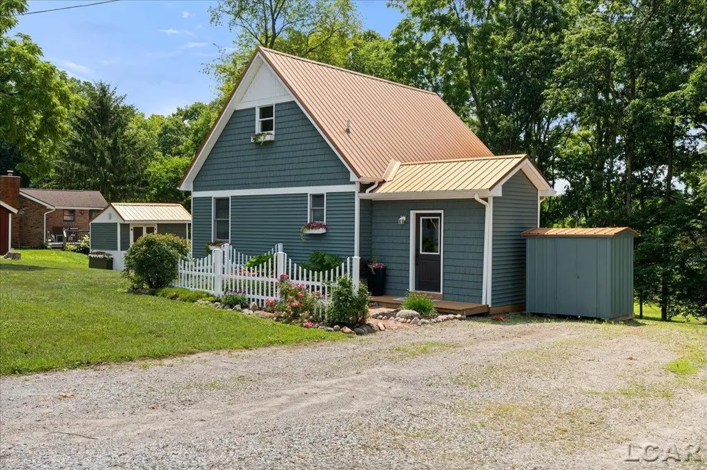 2041 Lakeview Drive Cambridge Township MI 49230