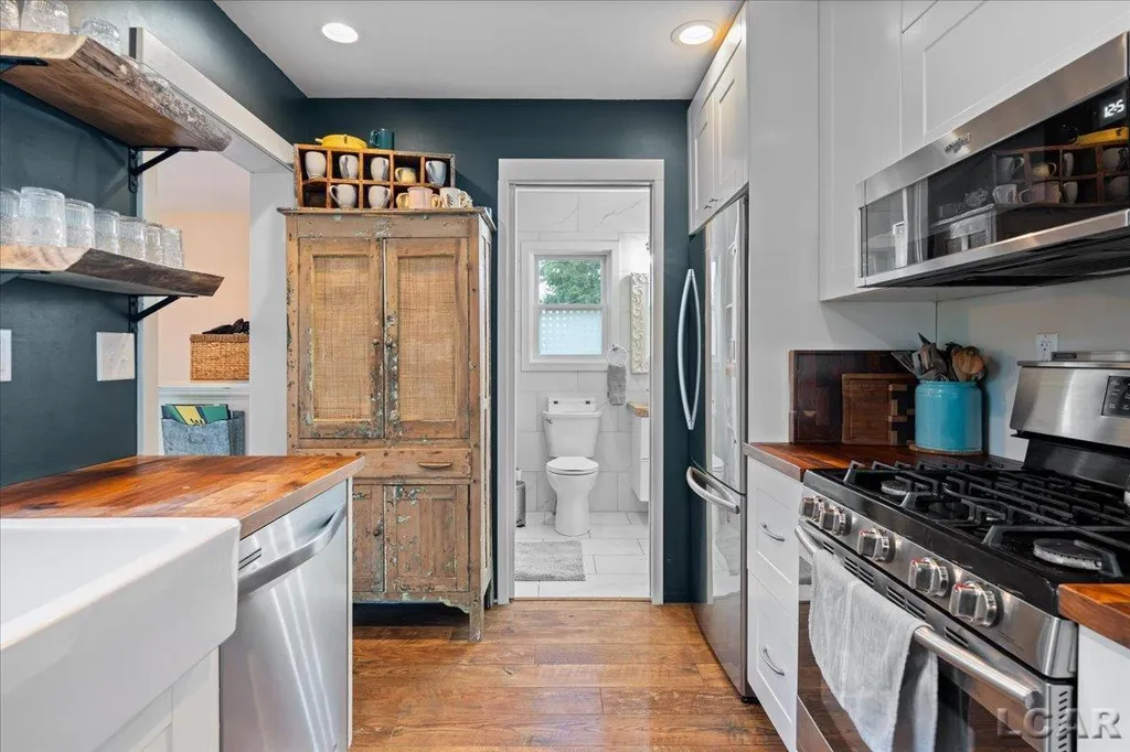 2041 Lakeview Drive Cambridge Township MI 49230