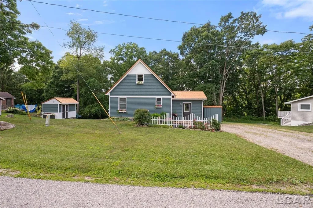 2041 Lakeview Drive Cambridge Township MI 49230