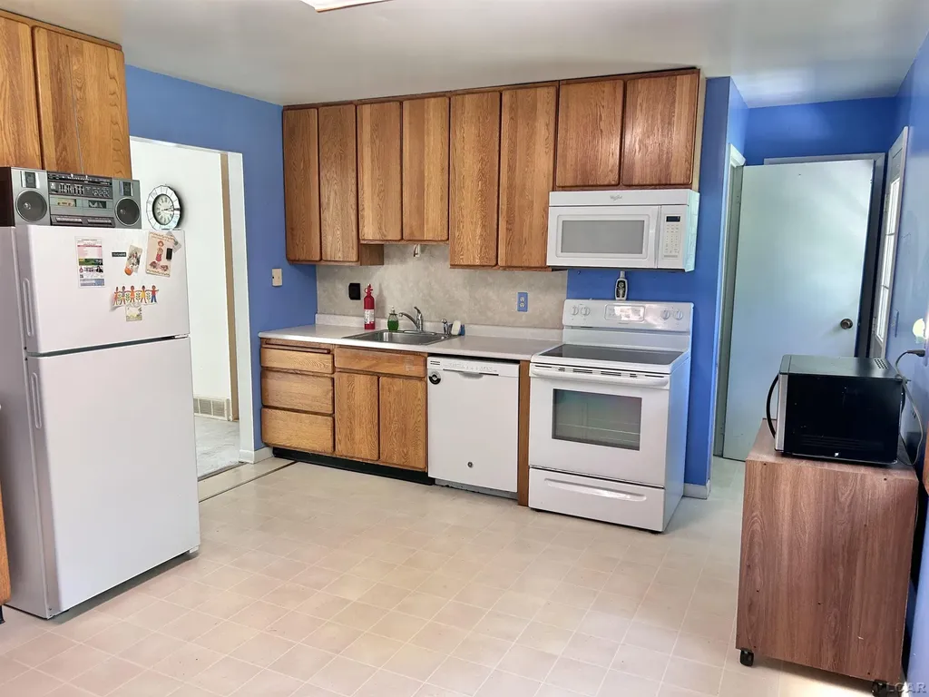 113 Pleasant Knoll Road Adrian City MI 49221