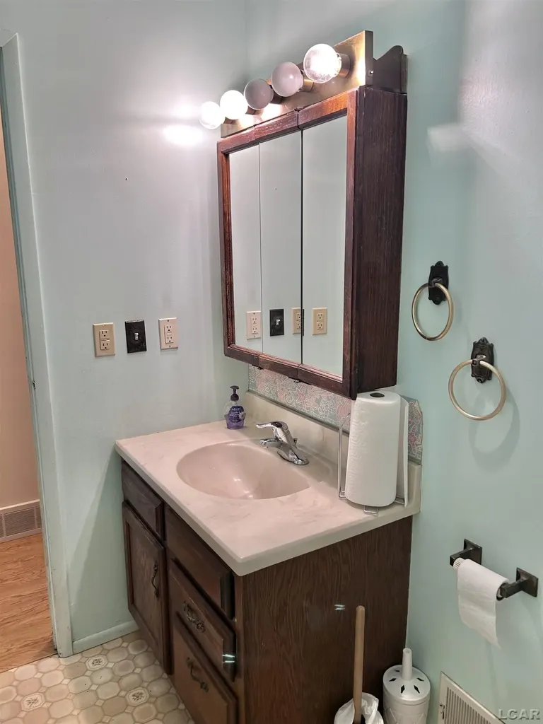 113 Pleasant Knoll Road Adrian City MI 49221