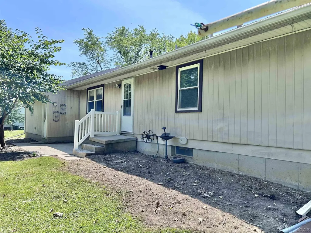 113 Pleasant Knoll Road Adrian City MI 49221
