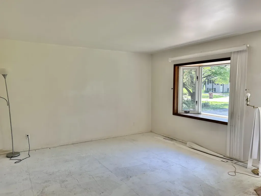 113 Pleasant Knoll Road Adrian City MI 49221