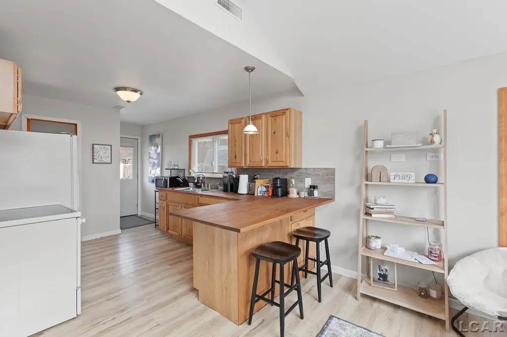 502 Wilbur Avenue Columbia Township MI 49230