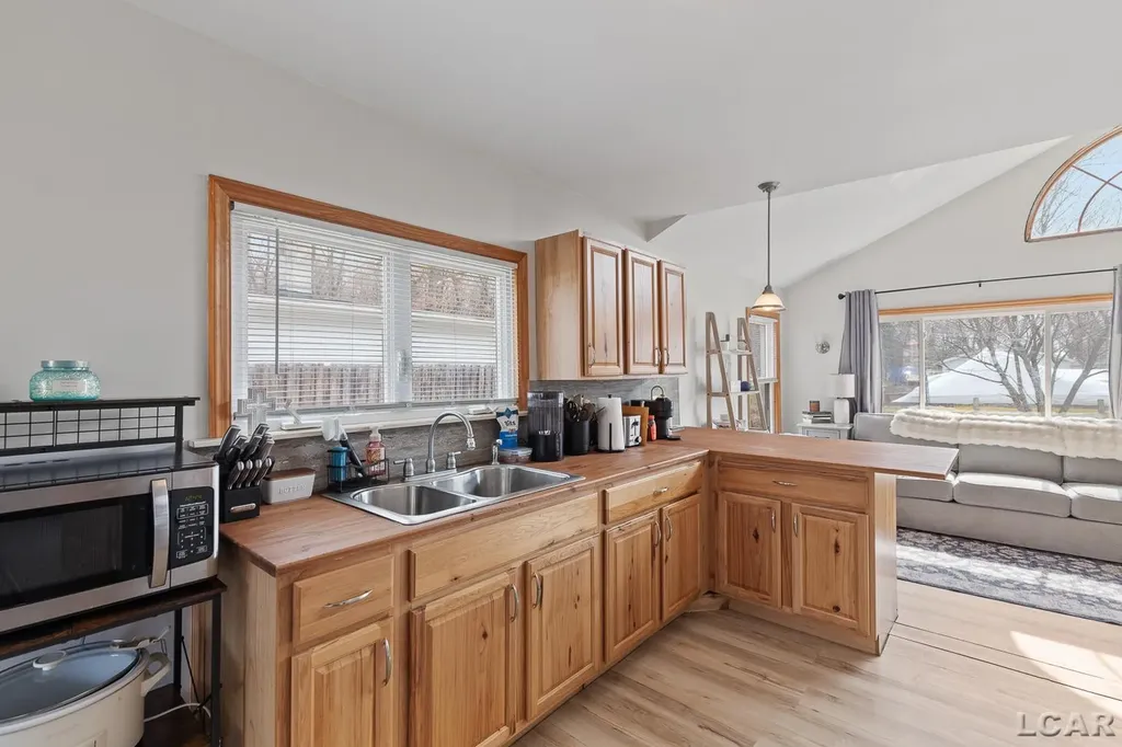502 Wilbur Avenue Columbia Township MI 49230