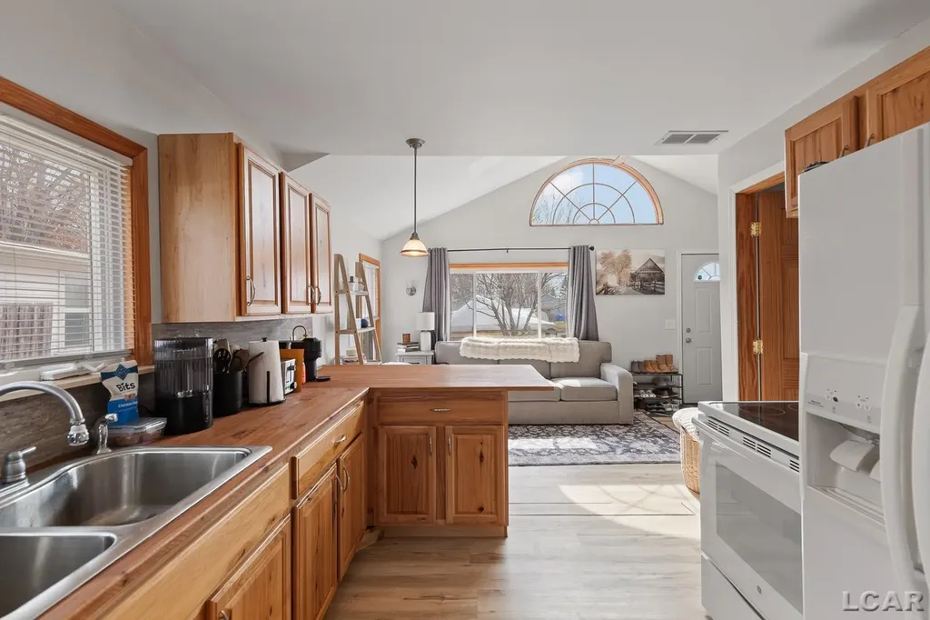 502 Wilbur Avenue Columbia Township MI 49230