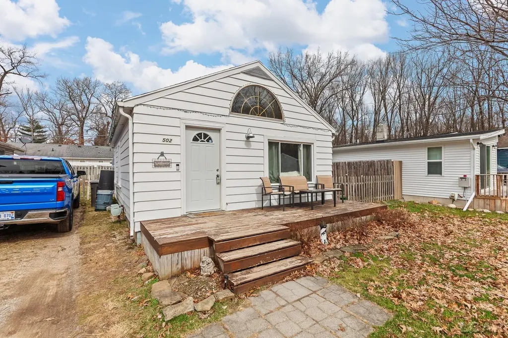 502 Wilbur Avenue Columbia Township MI 49230