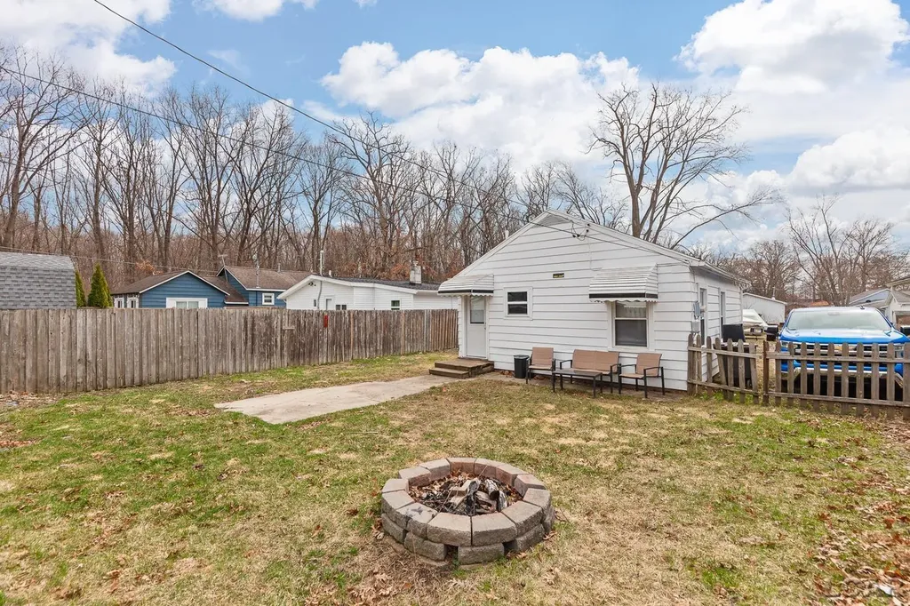 502 Wilbur Avenue Columbia Township MI 49230