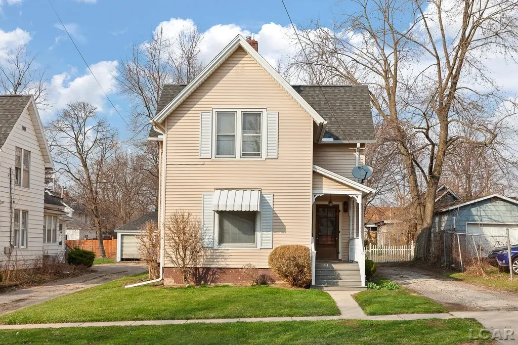 907 E Hunt Street Adrian City MI 49221