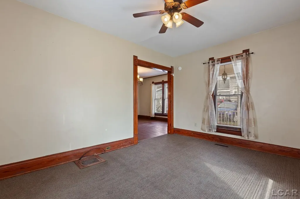 907 E Hunt Street Adrian City MI 49221