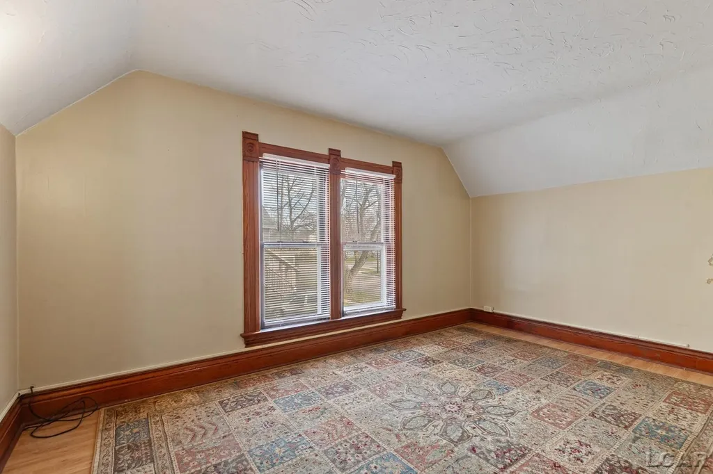907 E Hunt Street Adrian City MI 49221