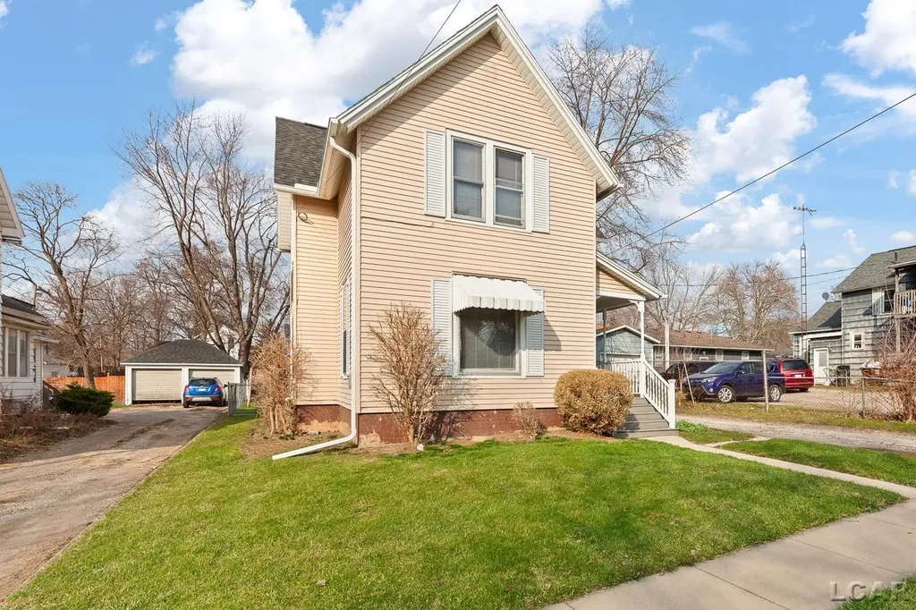 907 E Hunt Street Adrian City MI 49221