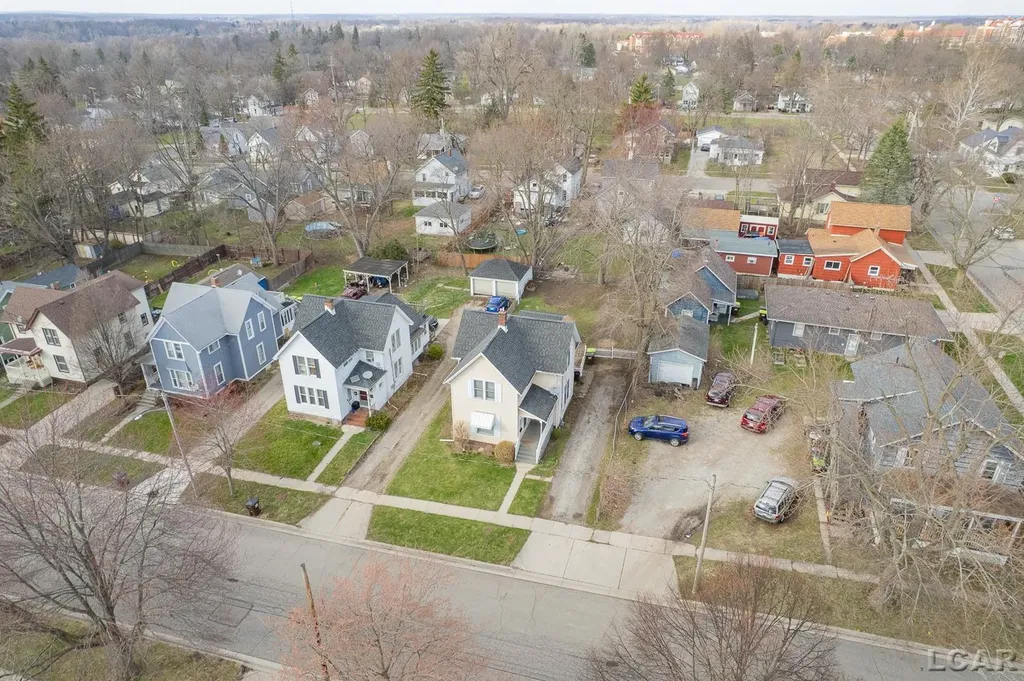 907 E Hunt Street Adrian City MI 49221