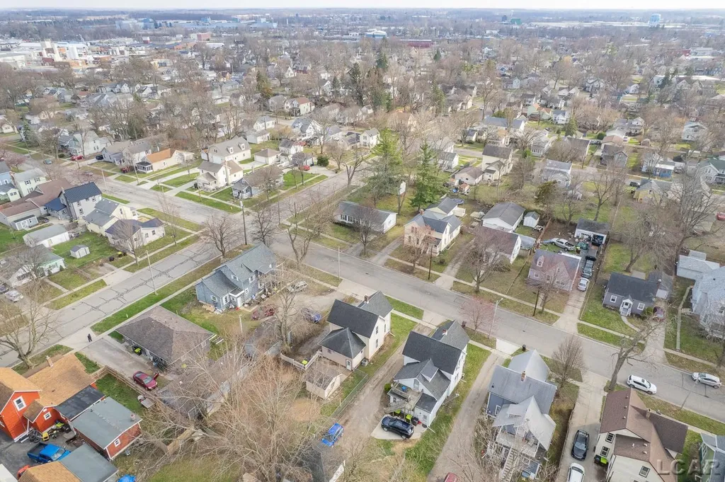 907 E Hunt Street Adrian City MI 49221