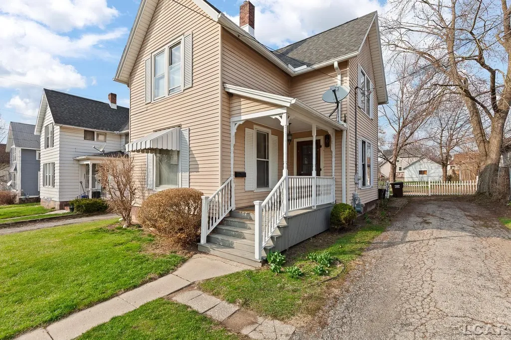 907 E Hunt Street Adrian City MI 49221
